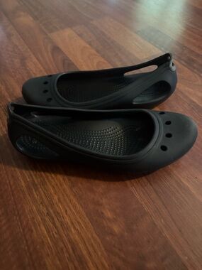 CROCS Women's Black Slip-On Flats
